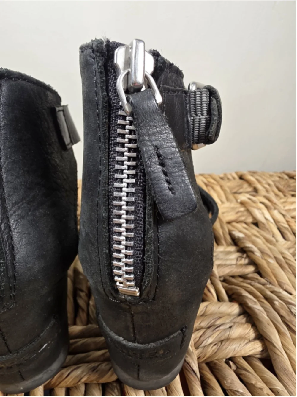 Sorel Joanie II Wedge Sandals Black Leather Ankle Strap Zip Womens US 7.5